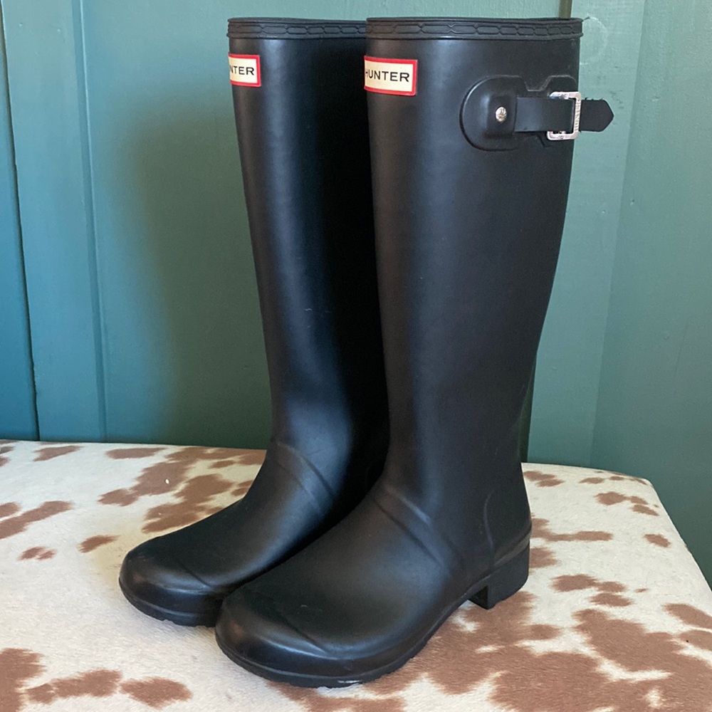 Black matte hunter boots